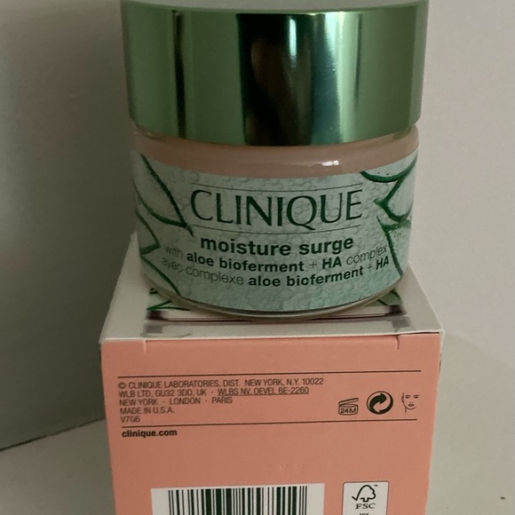 Clinique Moisture Surge 100h Auto
Replenishing Hydrator 1.7oz
Limited Edition - Picture 6 of 8